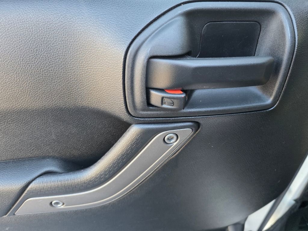 Used 2017 Jeep Wrangler Unlimited Willys image 27