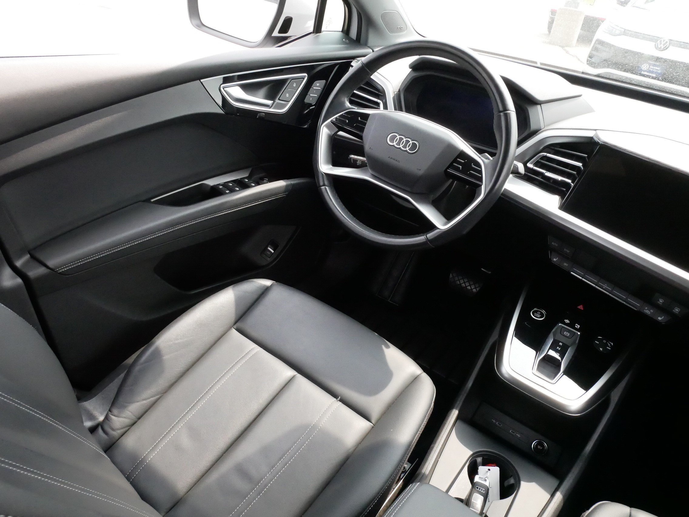 Used 2023 Audi Q4 e-tron Premium Plus w/ Premium Plus AWD/4WD image 9