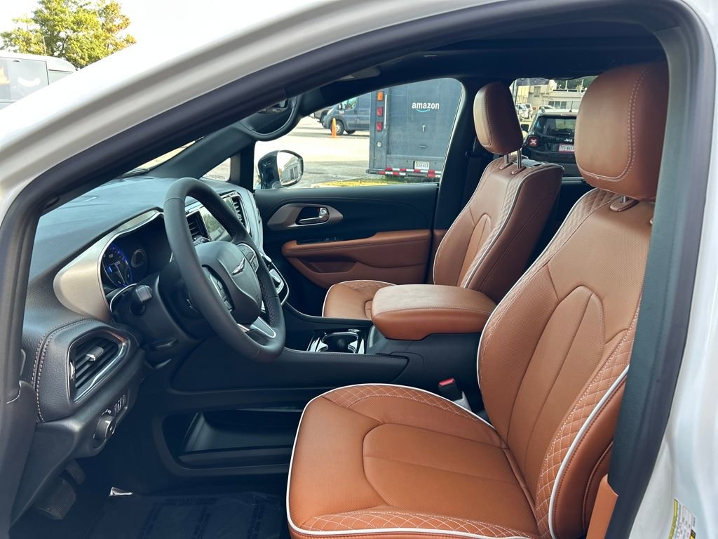Used 2026 Chrysler Pacifica Pinnacle image 24