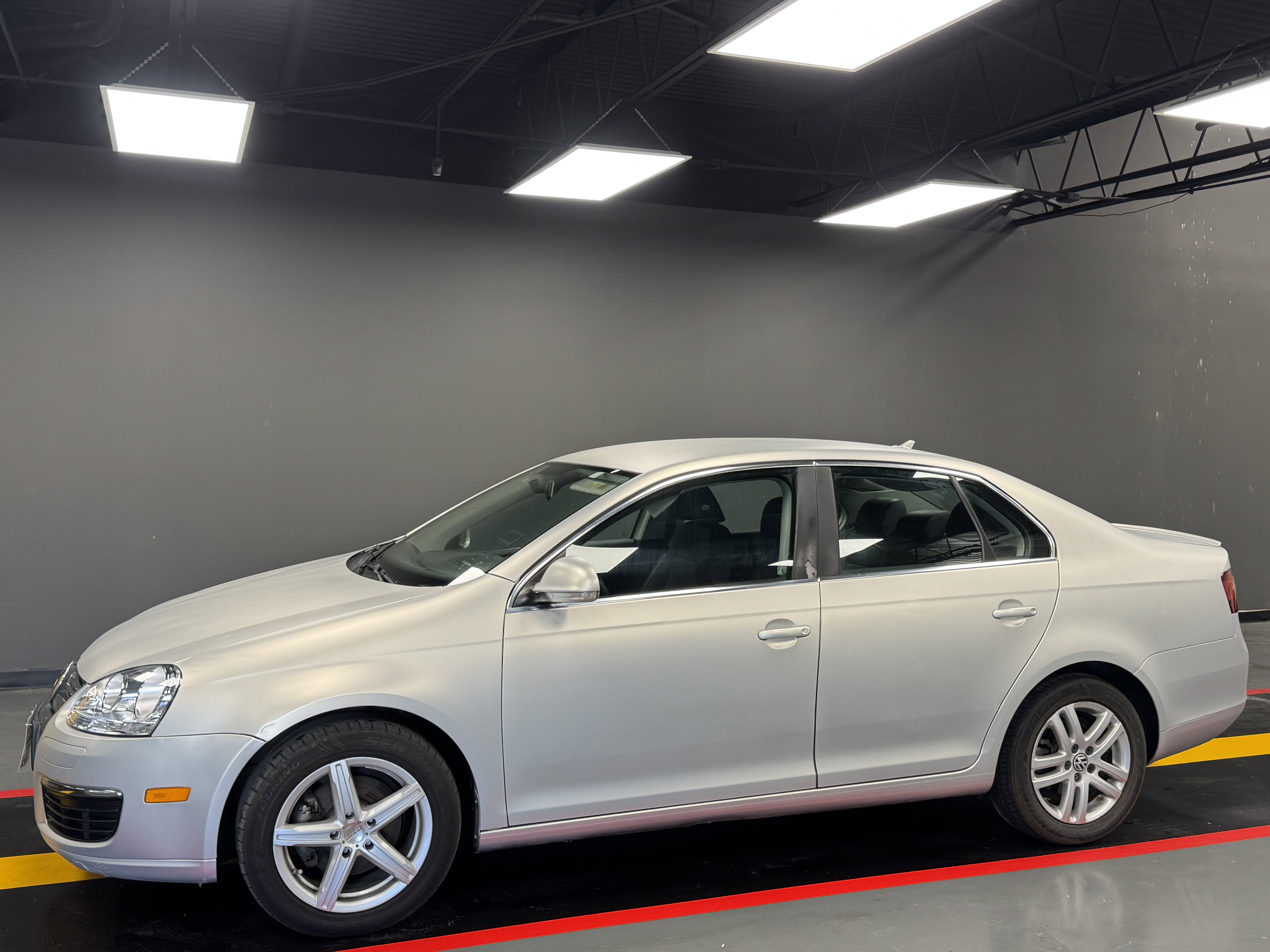 Used 2010 Volkswagen Jetta TDI image 3