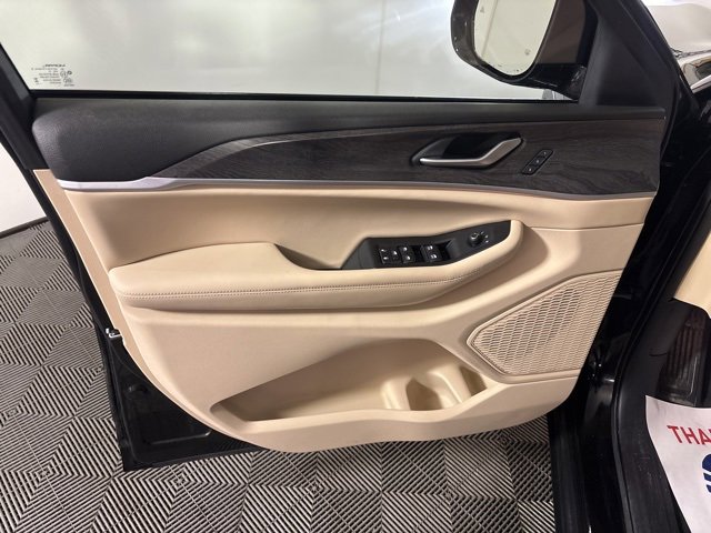 Used 2023 Jeep Grand Cherokee Limited image 18