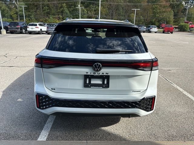 New 2025 Volkswagen Tiguan SE R-Line image 6