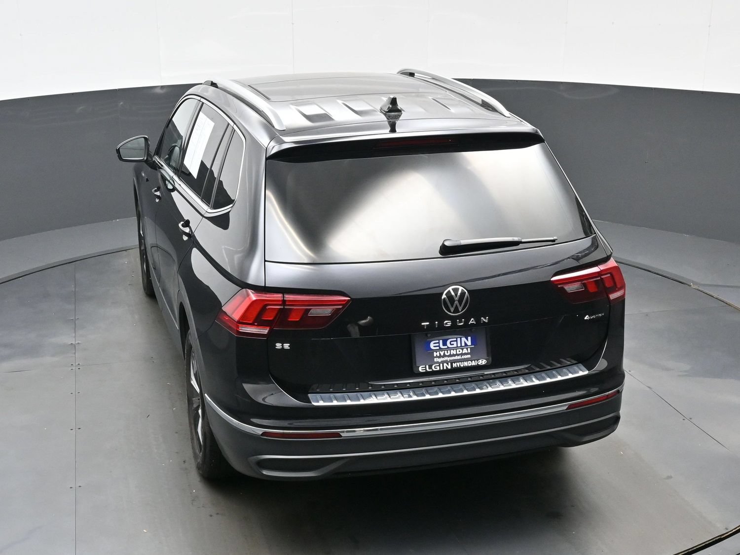 Used 2022 Volkswagen Tiguan SE AWD/4WD image 38
