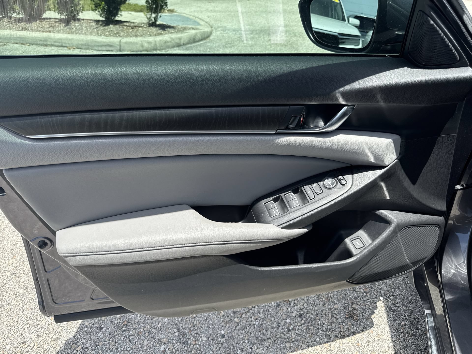 Used 2018 Honda Accord EX image 19