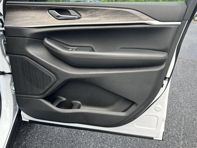 New 2026 Jeep Grand Cherokee Limited AWD/4WD image 14