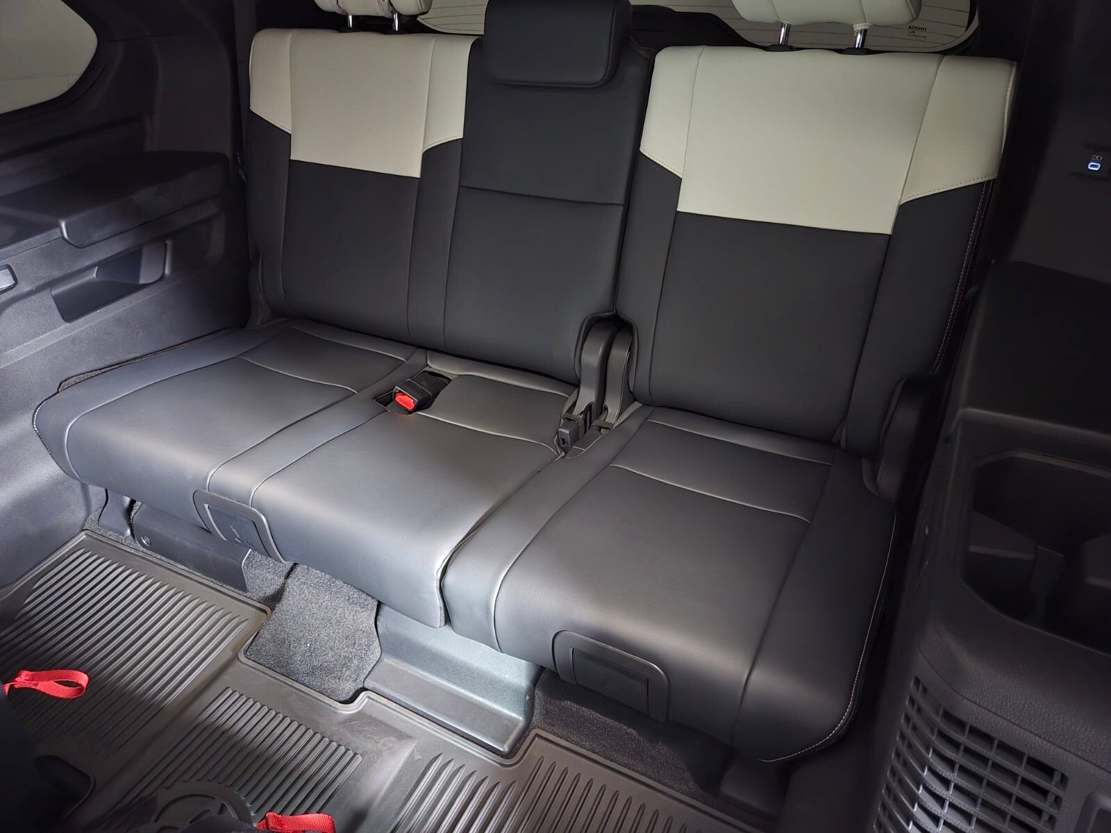 Used 2025 Toyota Sequoia Capstone AWD/4WD image 13