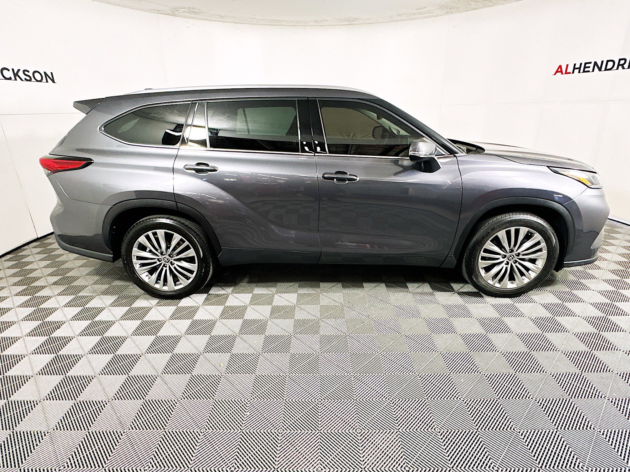 Used 2022 Toyota Highlander Platinum video 2