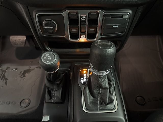 New 2026 Jeep Gladiator Sport AWD/4WD image 30