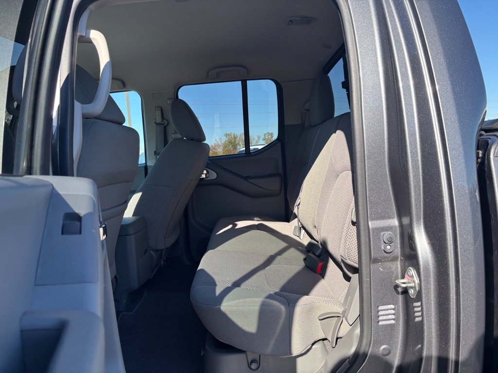 Used 2020 Nissan Frontier SV w/ Midnight Edition Floor Mats RWD image 14