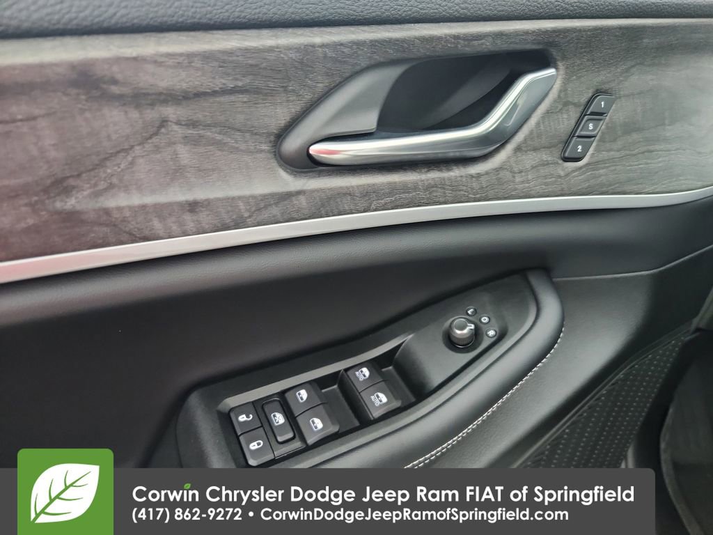 Certified 2025 Jeep Grand Cherokee Limited w/ Black Appearance Package AWD/4WD image 21