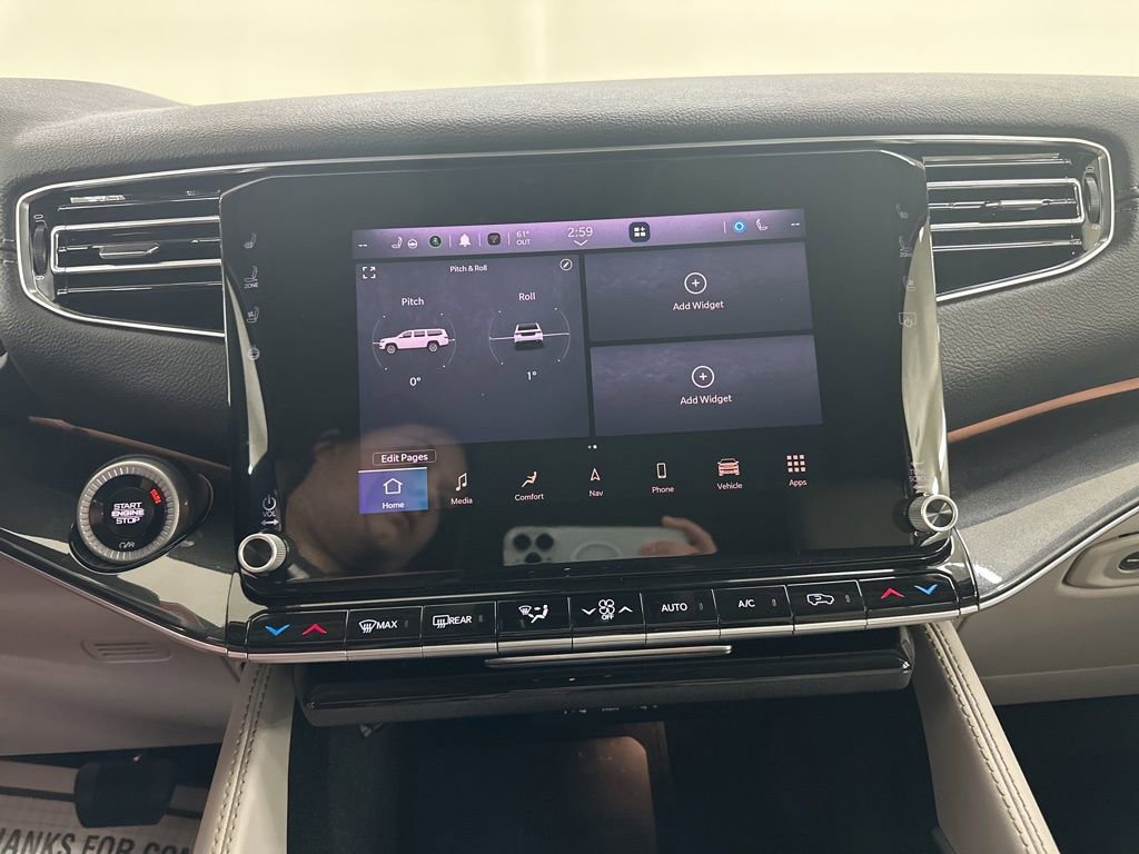 Used 2024 Jeep Wagoneer L 4WD image 44