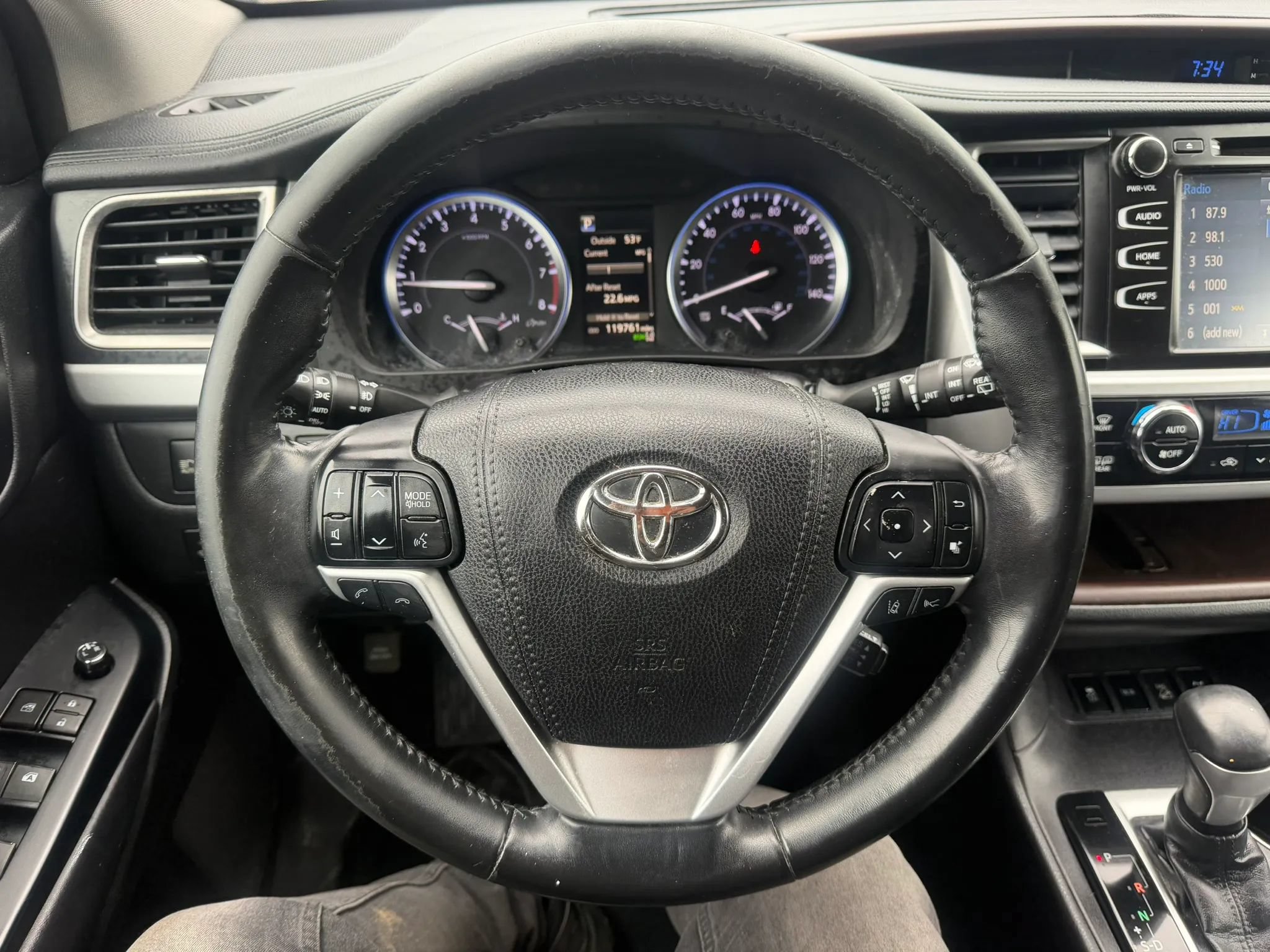 Used 2017 Toyota Highlander XLE w/ Carpet Mat Package AWD/4WD image 12