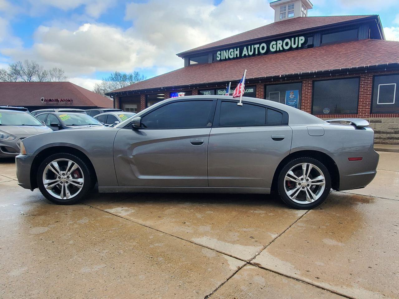 Used 2011 Dodge Charger SE RWD image 5