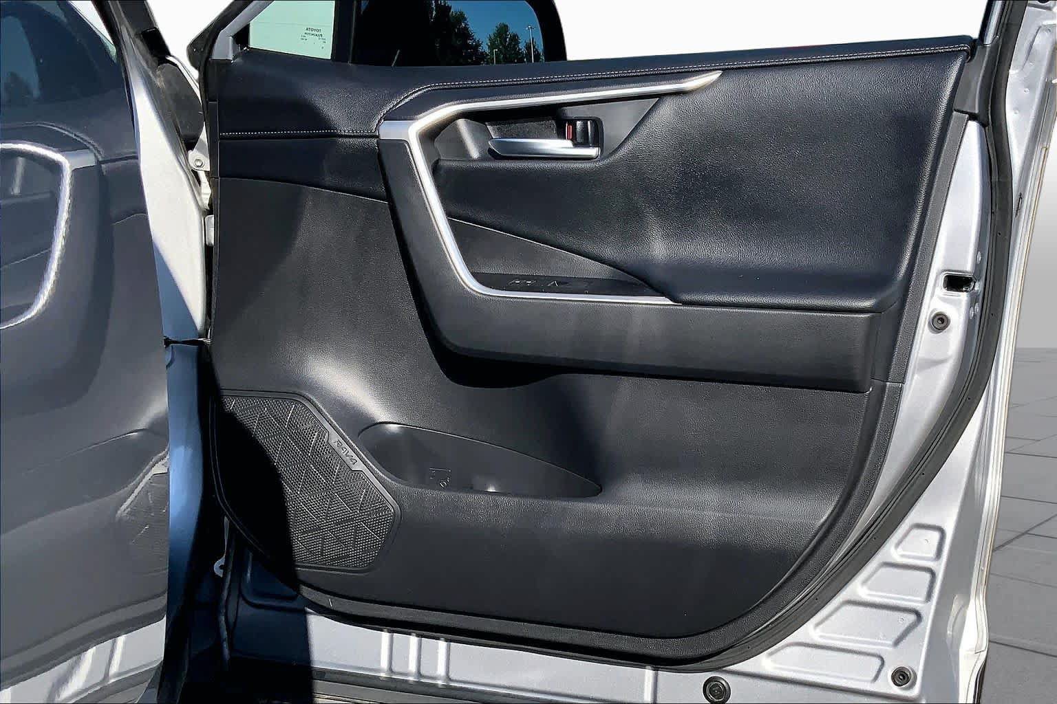 Used 2020 Toyota RAV4 Limited AWD/4WD image 23