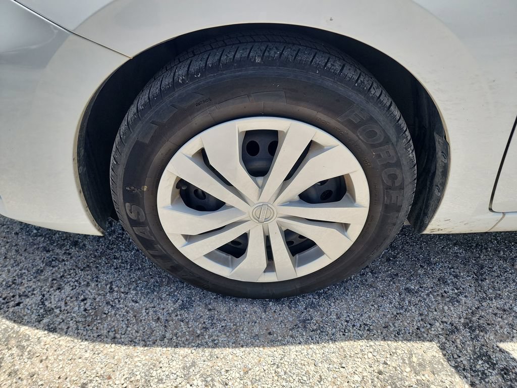 Used 2023 Nissan Versa S FWD image 11