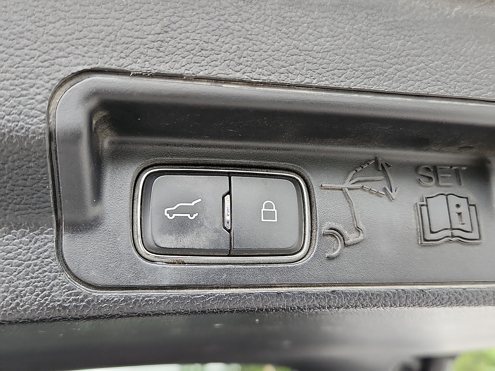 Used 2020 Ford Explorer Limited AWD/4WD image 33