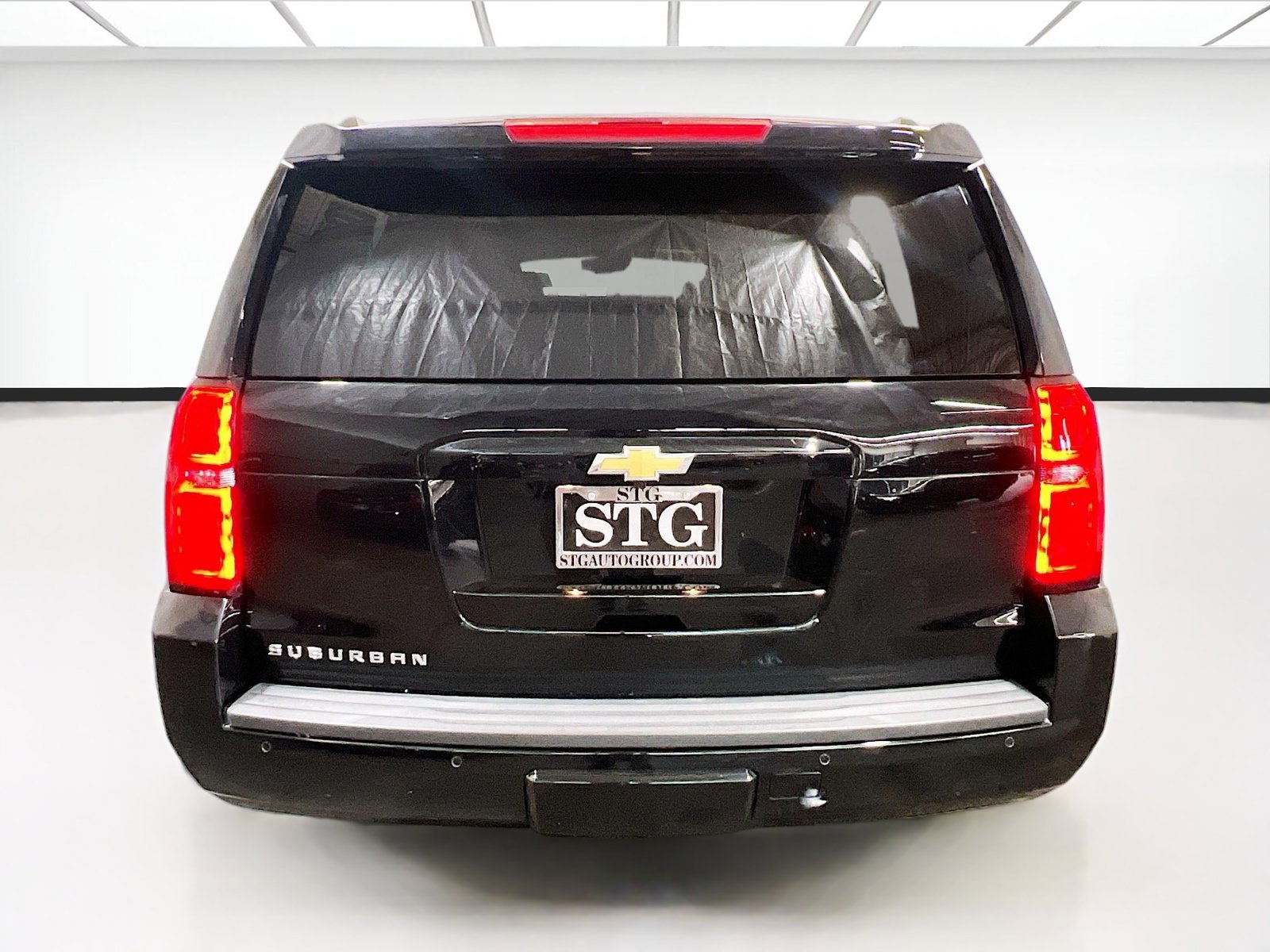 Used 2018 Chevrolet Suburban LT w/ Luxury Package RWD image 5