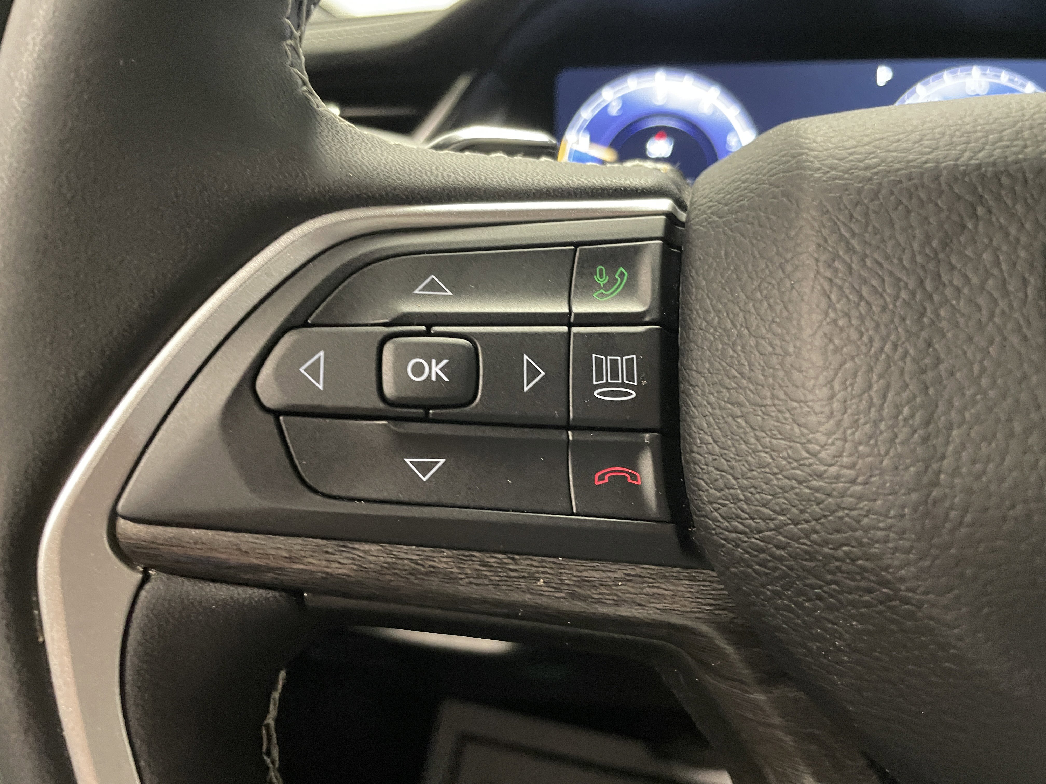 Used 2024 Jeep Grand Cherokee Limited image 19