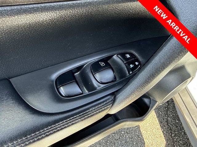 Used 2020 Nissan Rogue SV image 12