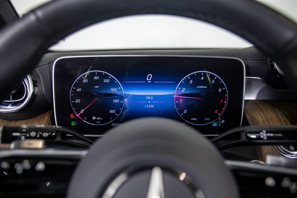 Used 2025 Mercedes-Benz GLC 300 4MATIC w/ AMG Line image 23