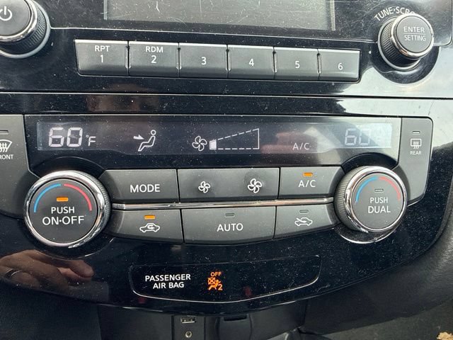 Used 2016 Nissan Rogue SV w/ SV Moonroof Package AWD/4WD image 16
