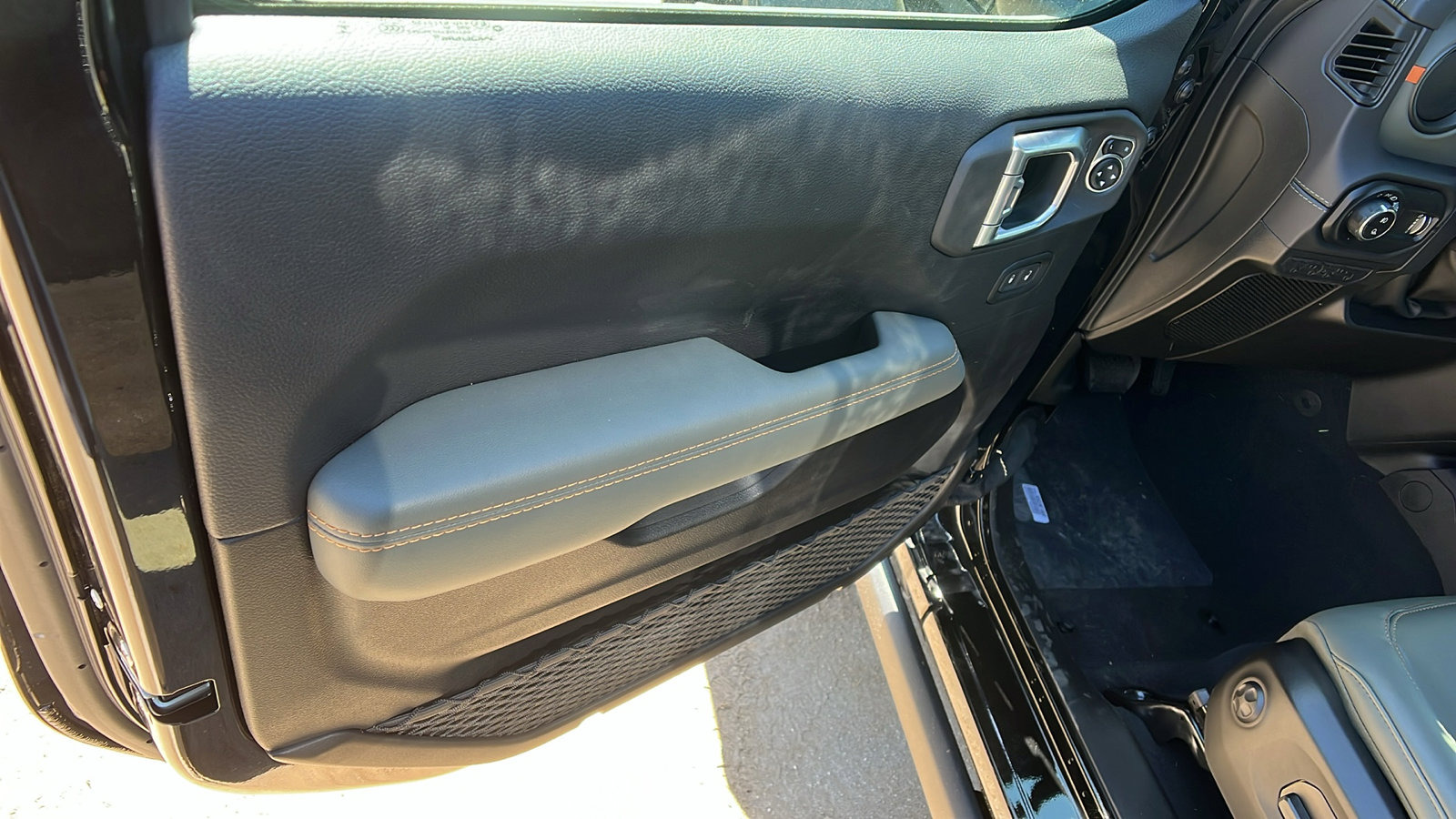 New 2025 Jeep Gladiator Mojave image 14