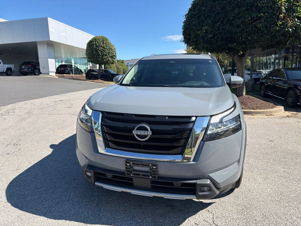 Used 2022 Nissan Pathfinder Platinum w/ Cargo Package AWD/4WD image 2