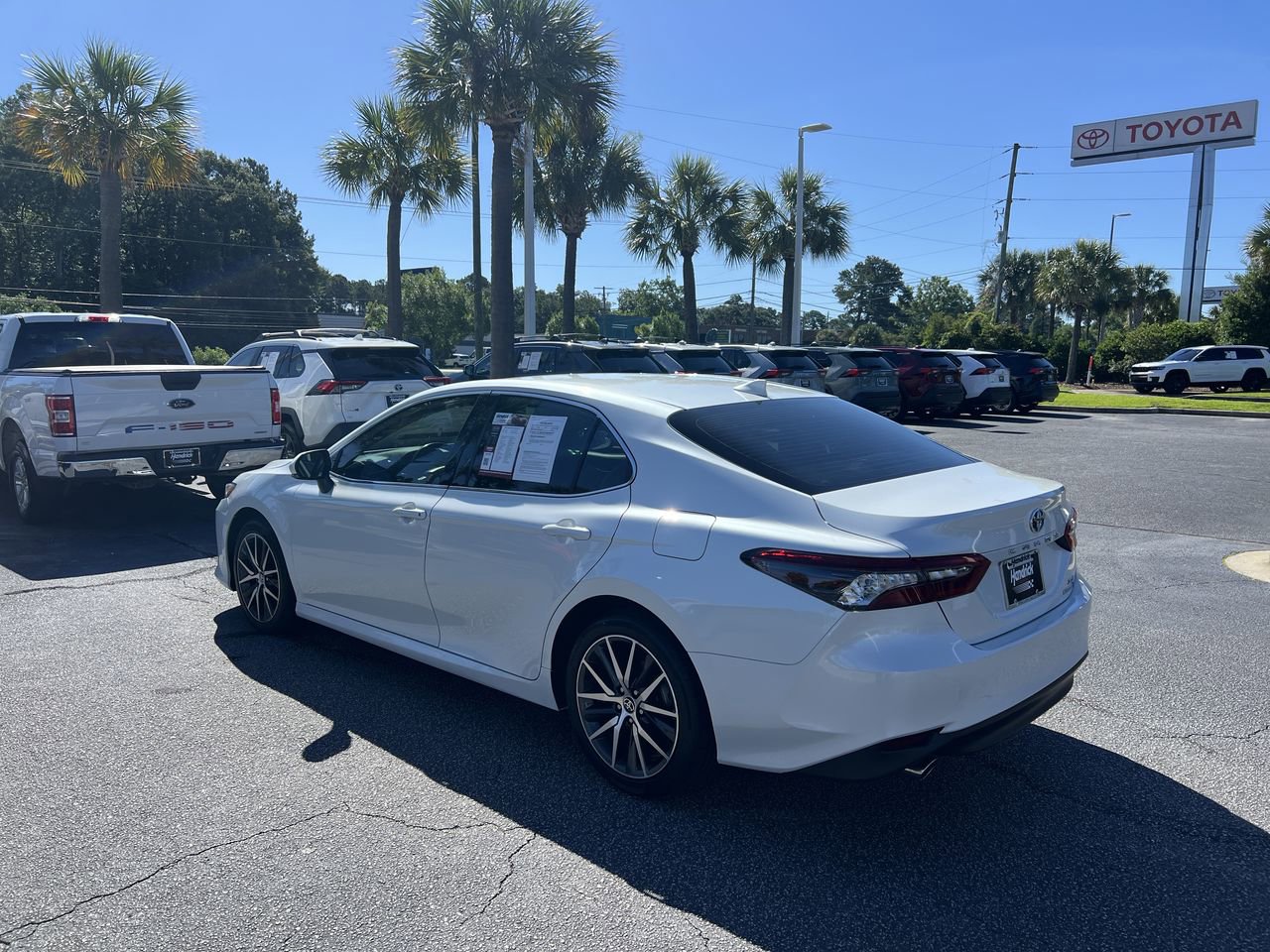 Used 2024 Toyota Camry XLE FWD image 8