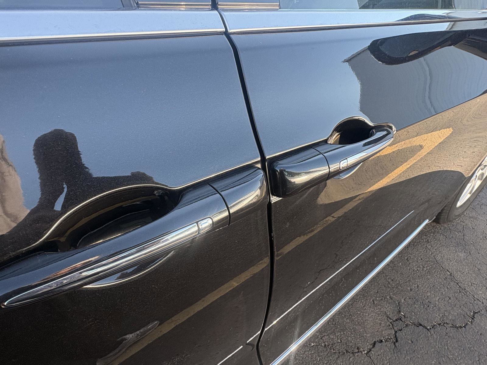 Used 2020 Chrysler Pacifica Touring-L image 4