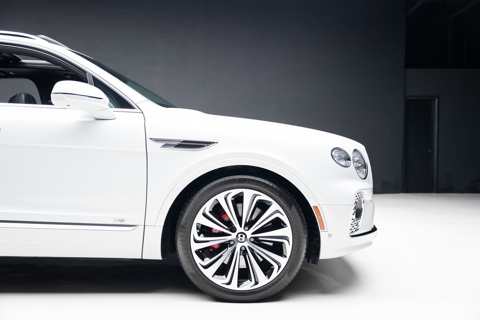 Used 2021 Bentley Bentayga AWD/4WD image 39