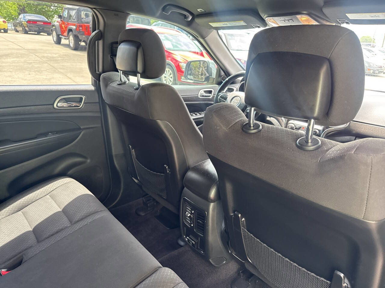Used 2018 Jeep Grand Cherokee Laredo RWD image 14