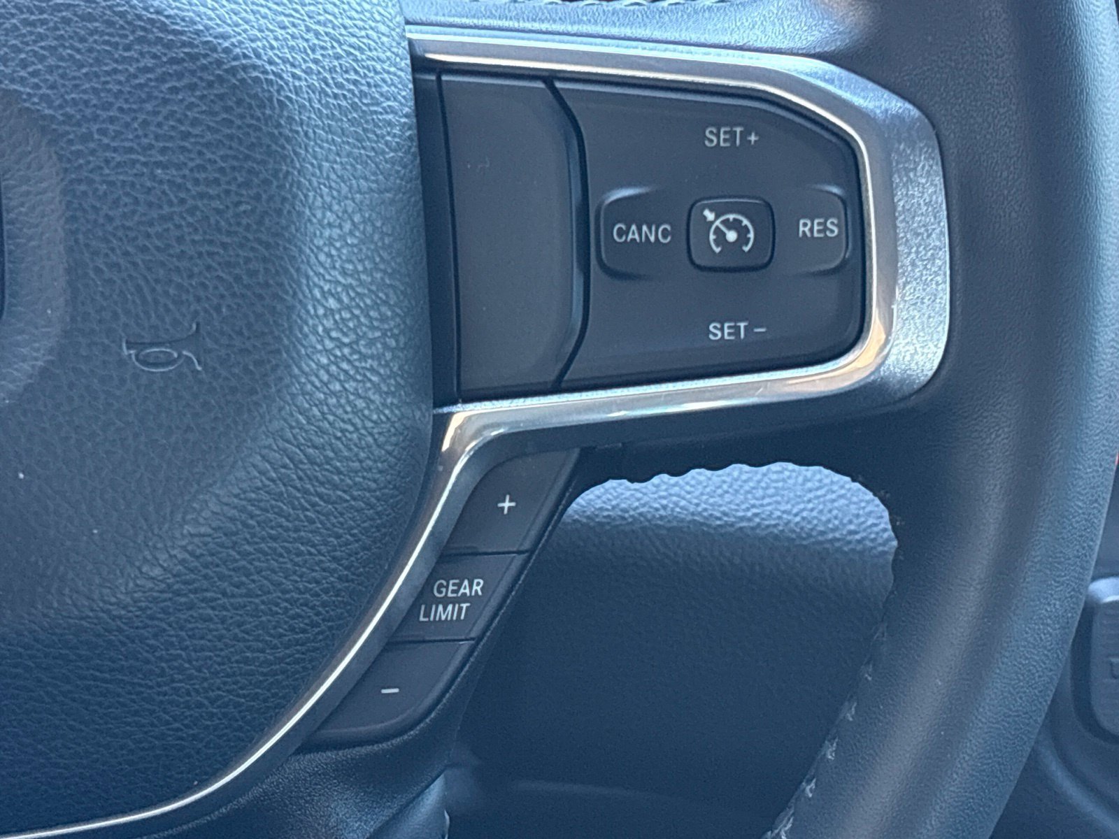 Used 2024 RAM 1500 Laramie RWD image 30
