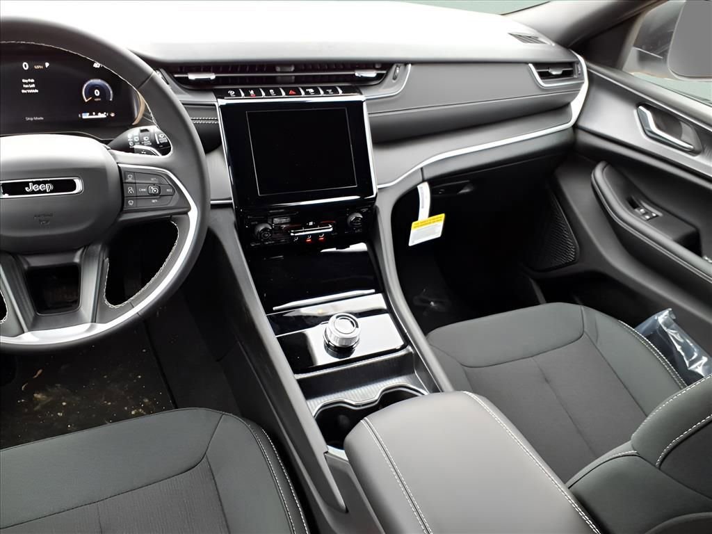 New 2025 Jeep Grand Cherokee Laredo image 15