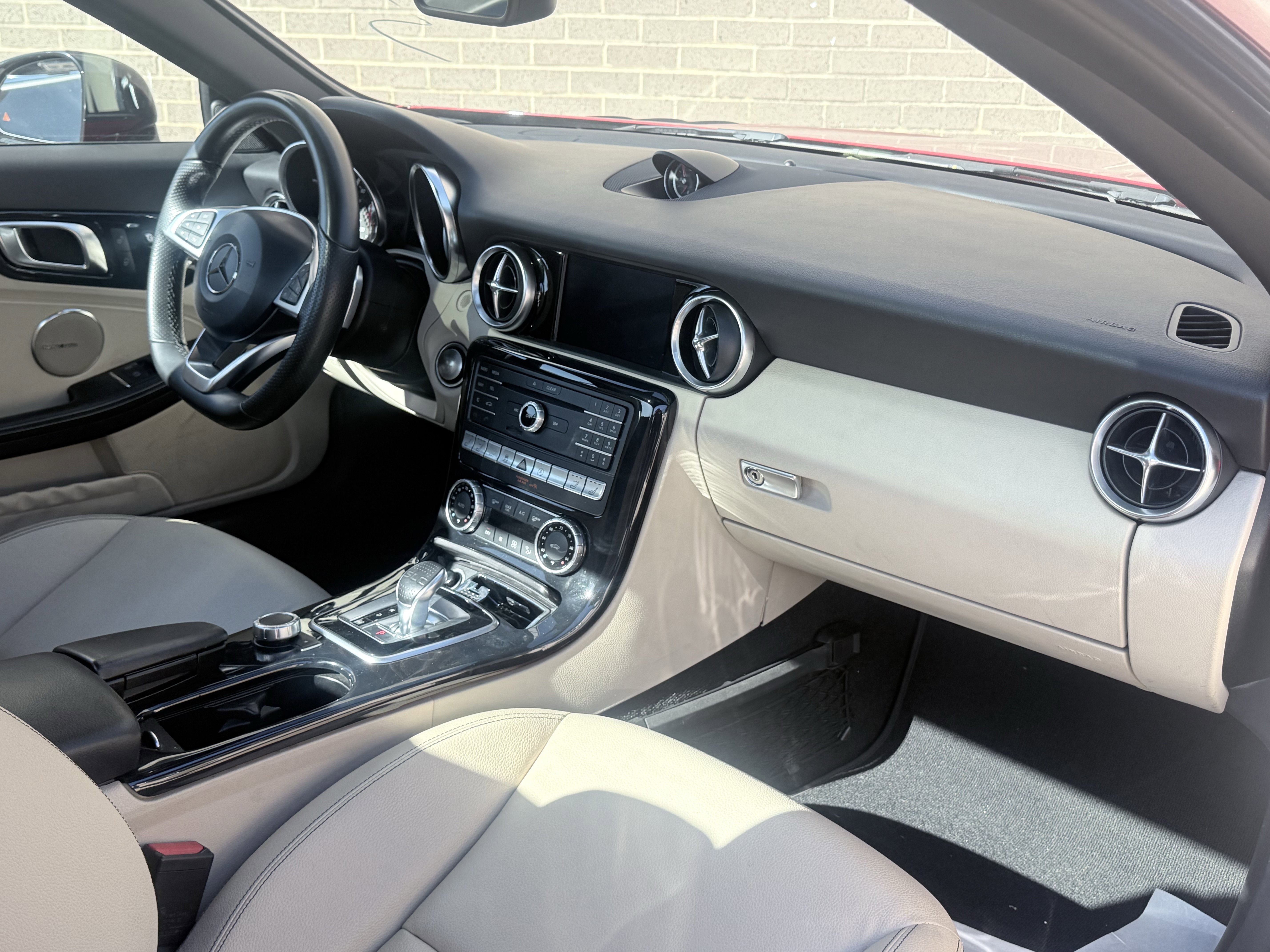 Used 2020 Mercedes-Benz SLC 300 w/ Premium Package image 4