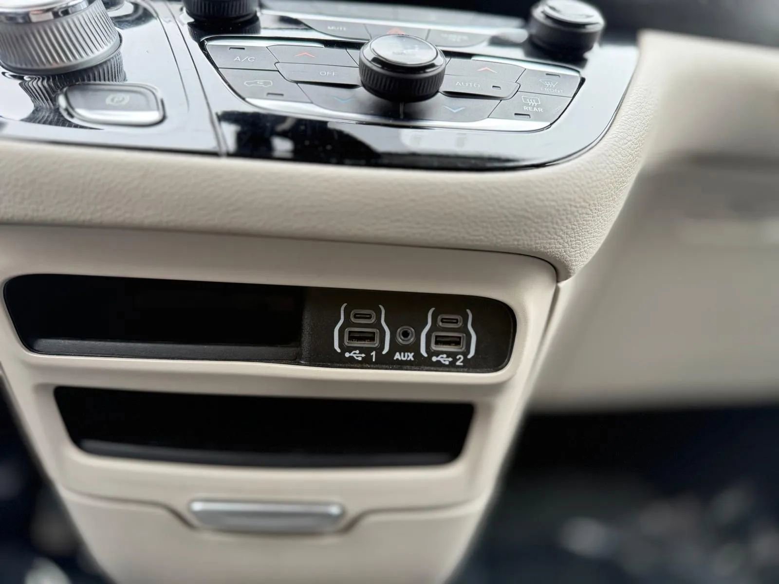 Used 2021 Chrysler Pacifica Touring-L image 24