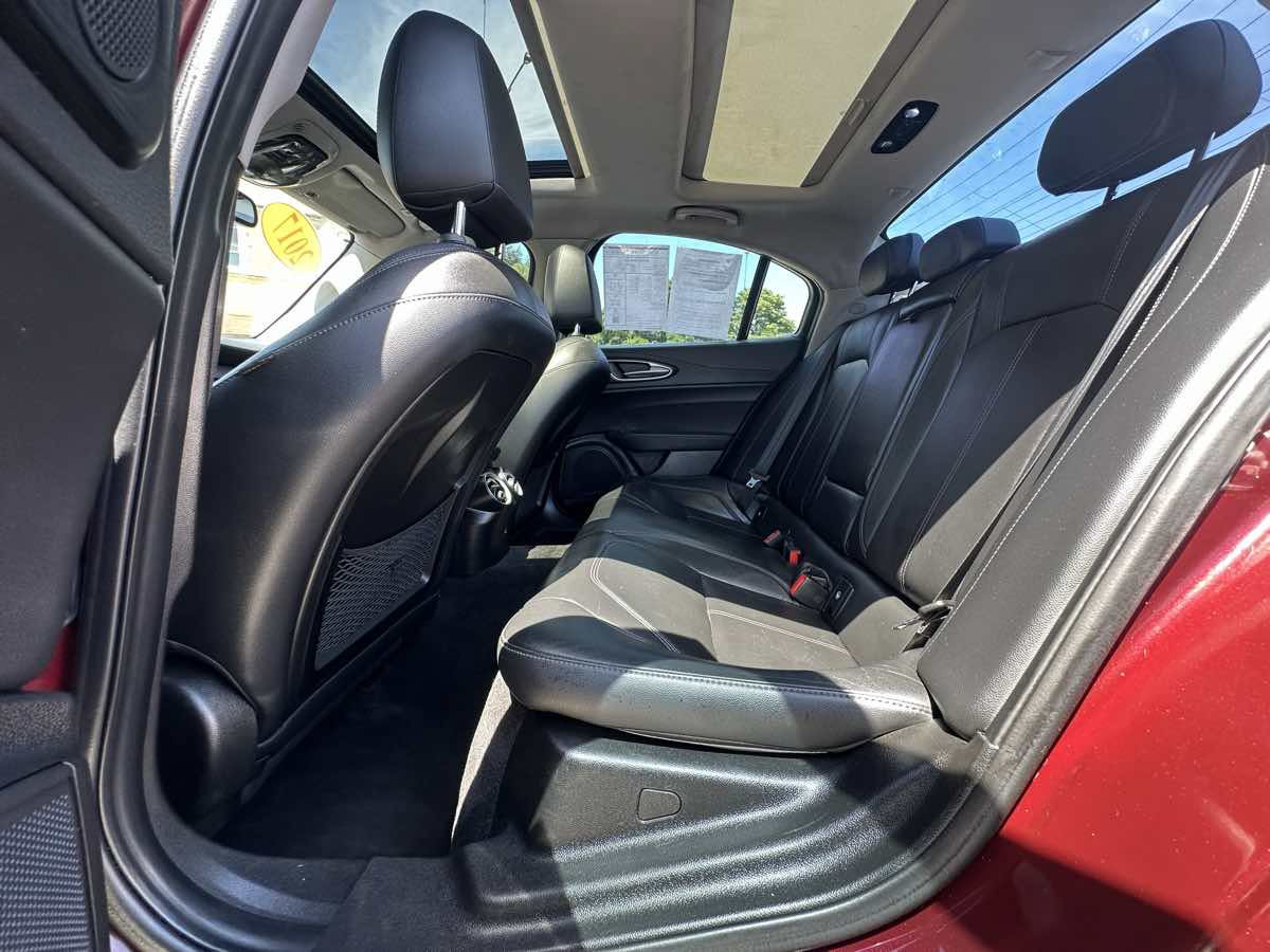 Used 2017 Alfa Romeo Giulia AWD image 40