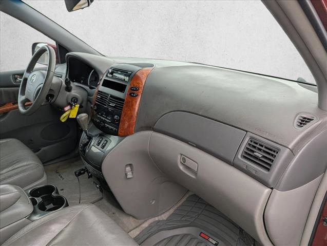 Used 2010 Toyota Sienna XLE FWD image 26