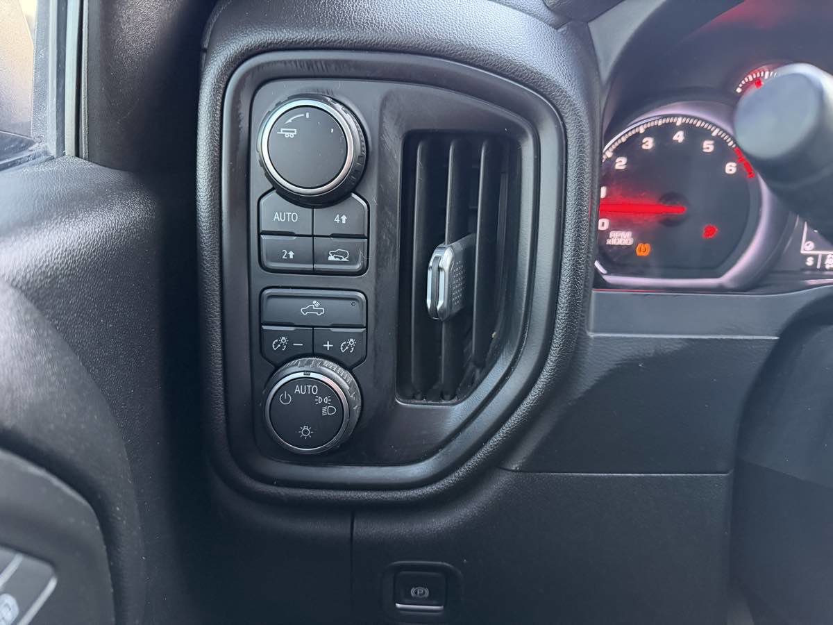 Used 2019 Chevrolet Silverado 1500 Custom w/ Custom Value Package image 28