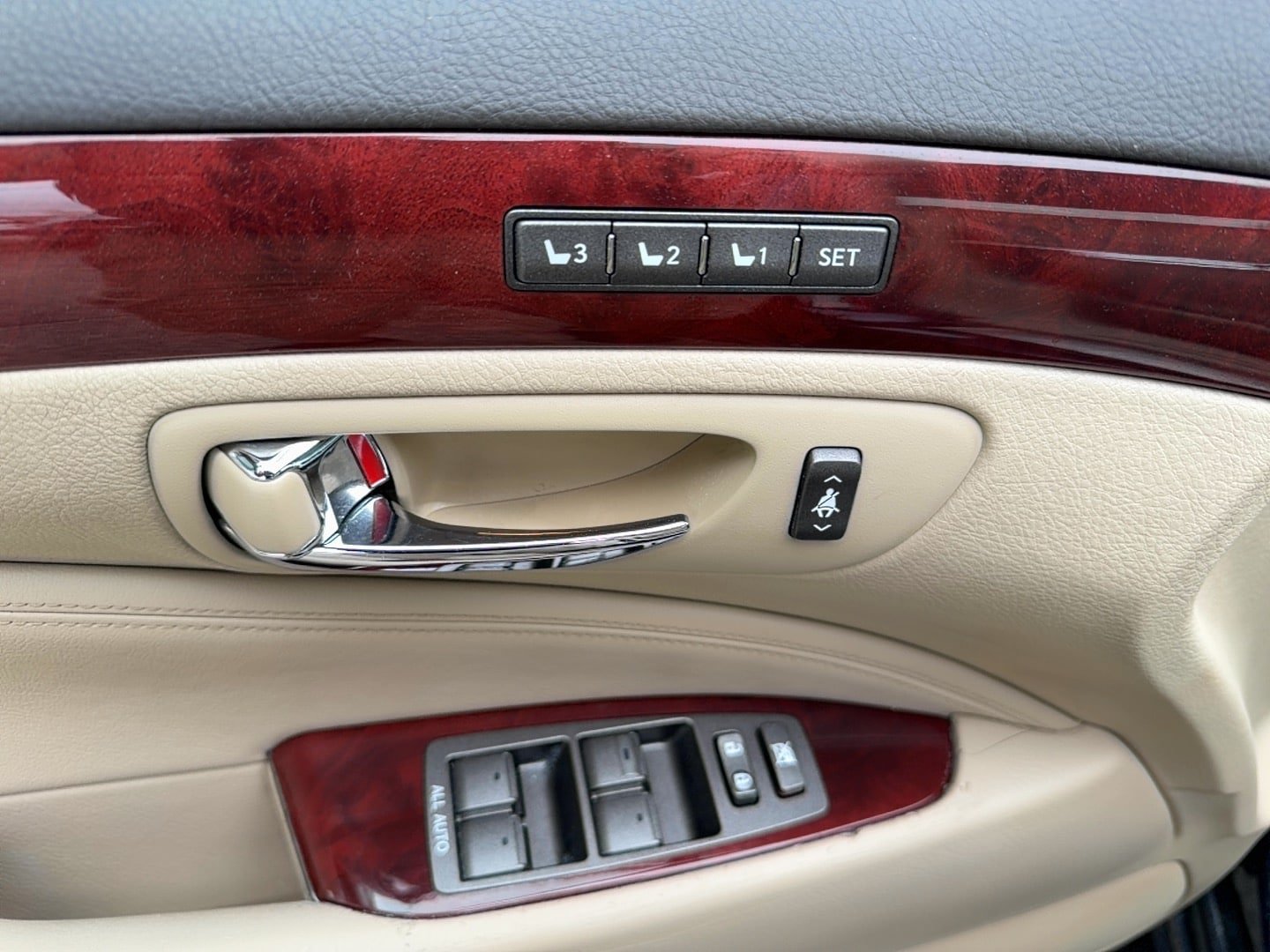 Used 2007 Lexus LS 460 RWD image 14