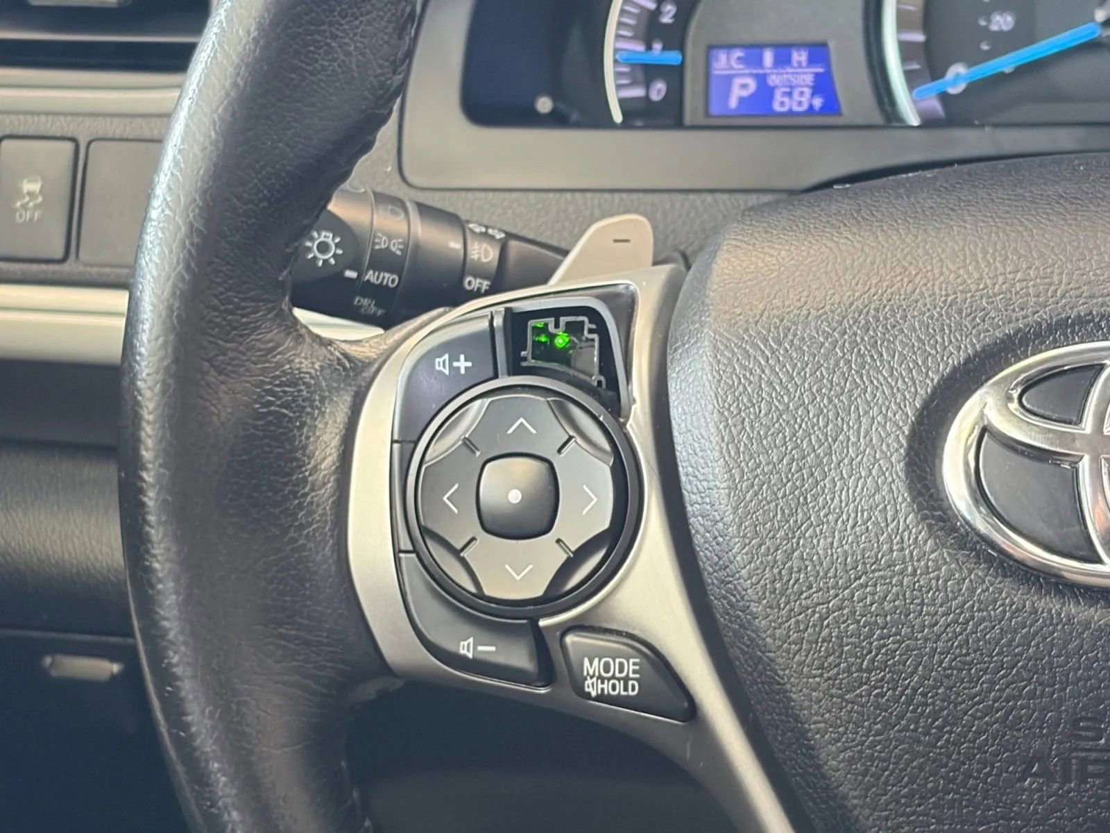 Used 2014 Toyota Camry SE FWD image 27