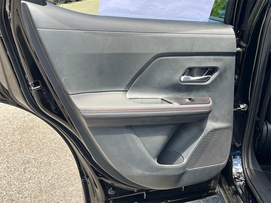 New 2025 Nissan Kicks SR image 18