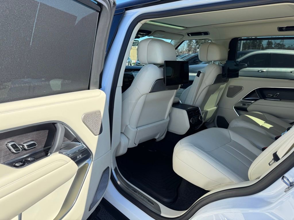 Used 2024 Land Rover Range Rover Long Wheelbase Autobiography image 34