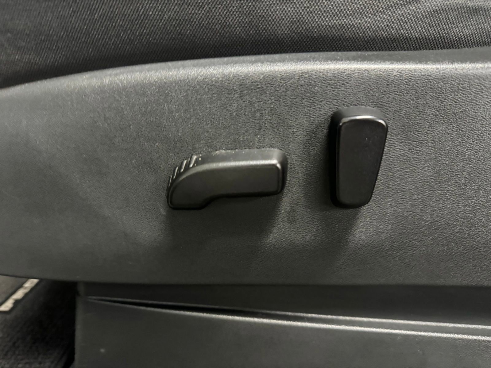 Used 2023 Nissan Frontier SV image 18