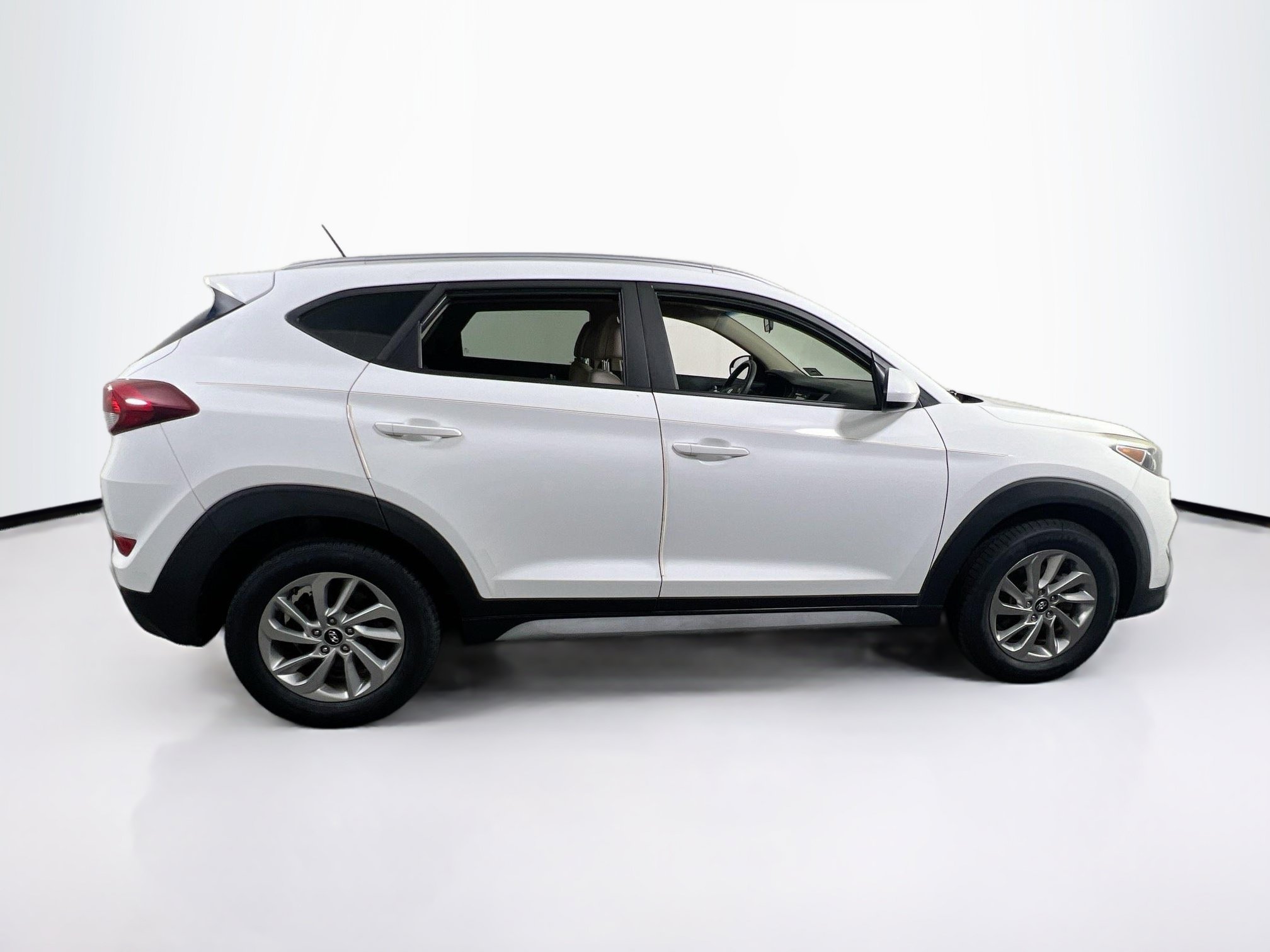 Used 2017 Hyundai Tucson SE AWD/4WD image 4