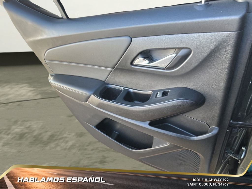 Used 2023 Chevrolet Traverse LT image 30