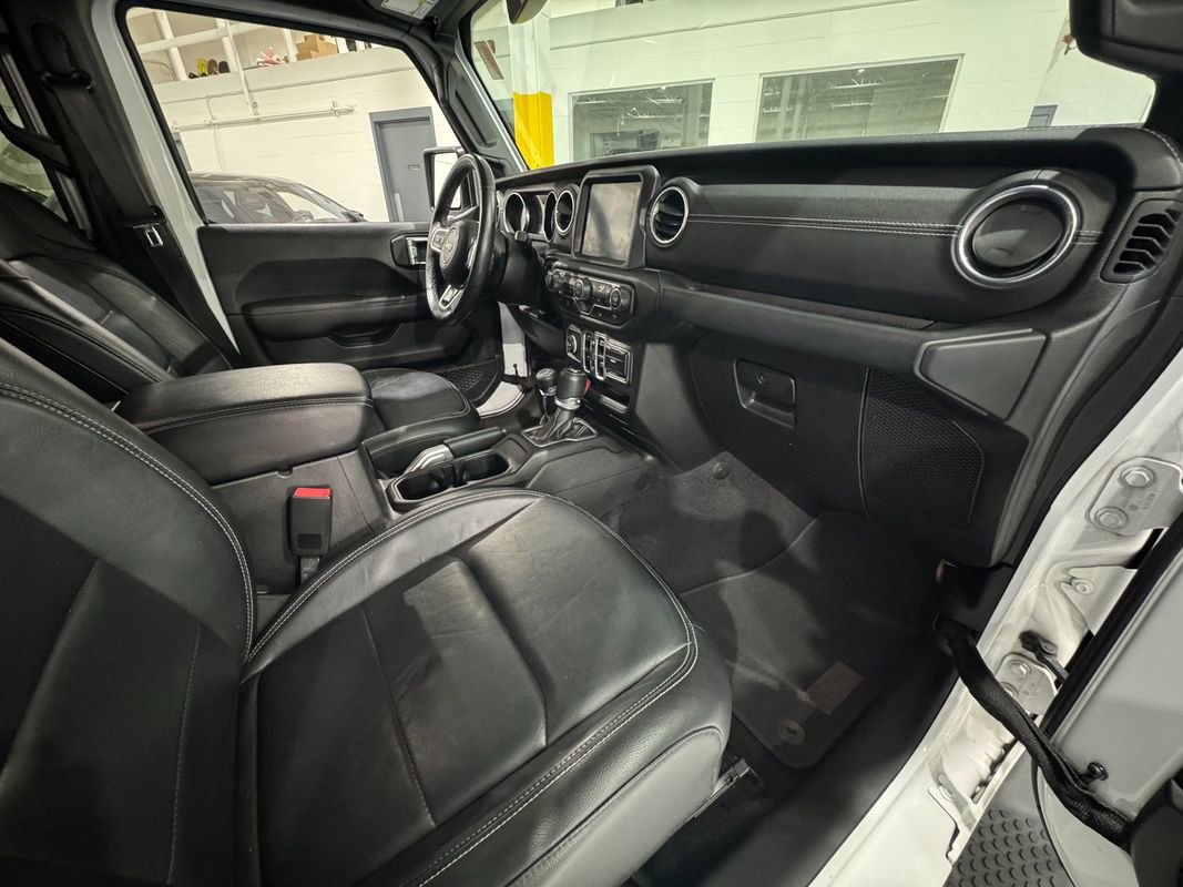 Used 2018 Jeep Wrangler Unlimited Sahara image 40