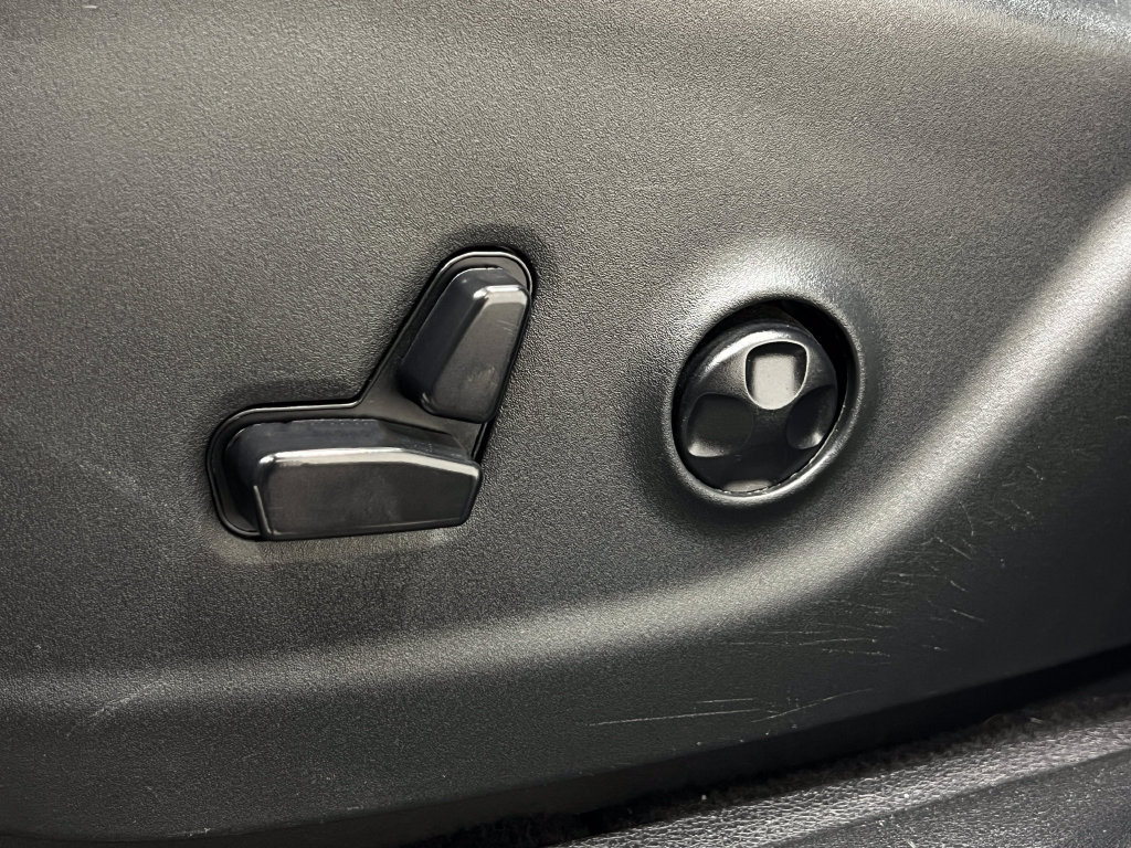 Used 2019 Jeep Cherokee Latitude Plus FWD image 16
