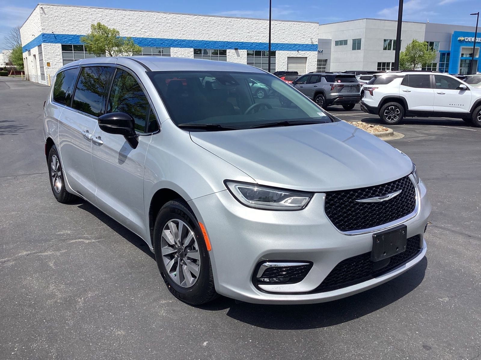 Used 2024 Chrysler Pacifica Select image 7