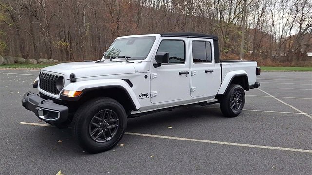 Used 2024 Jeep Gladiator Sport image 4