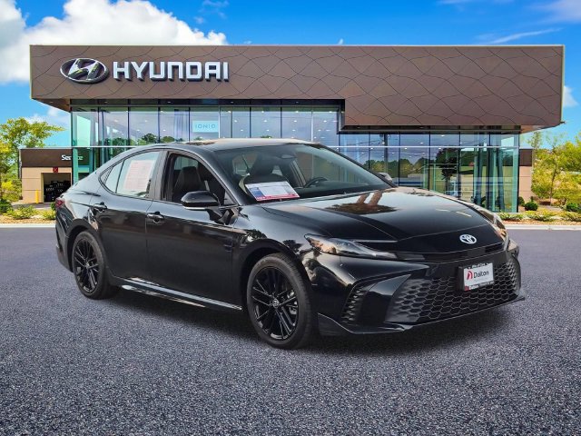 Used 2026 Toyota Camry SE FWD image 2